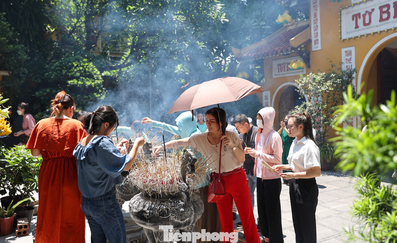 Vu Lan báo hiếu là ngày lễ quan trọng trong Phật giáo, diễn ra vào ngày rằm tháng 7 hàng năm.