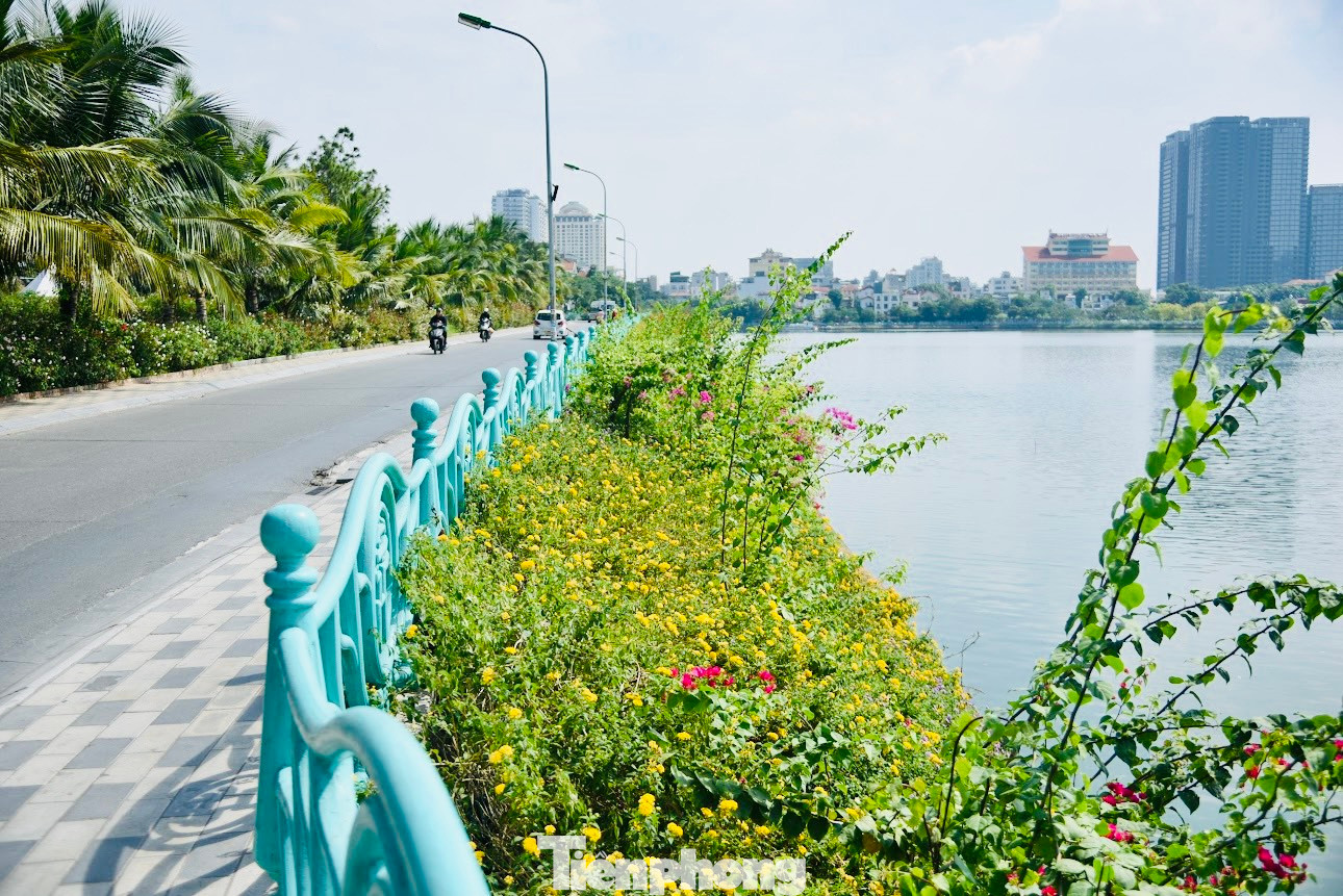 Hiện tại người dân và du khách giờ đây đã có thể chiêm ngưỡng trọn vẹn cảnh sắc hồ “vô cực”, mênh mông của Hồ Tây.