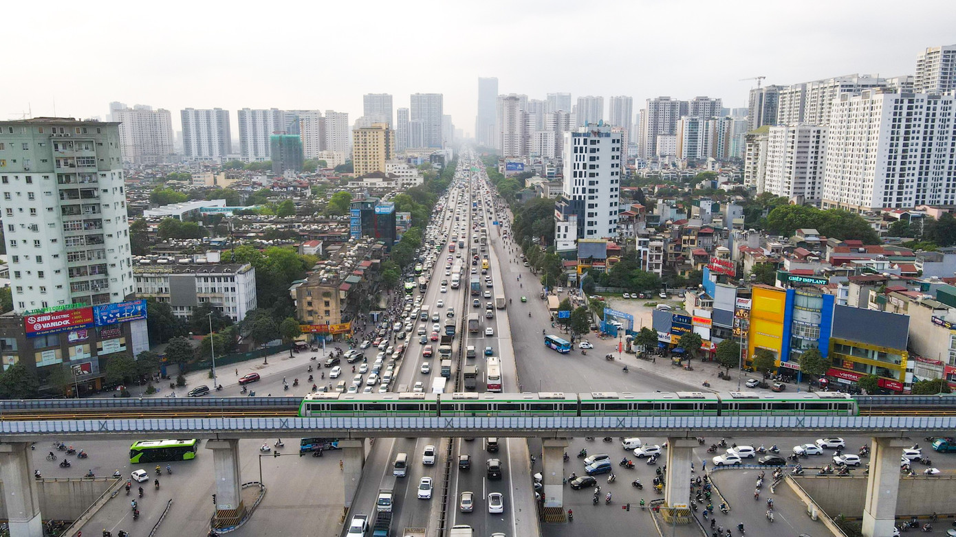Đường vành đai 3 xe cộ nối đuôi nhau di chuyển chậm. Đường vành đai 3 xe cộ nối đuôi nhau di chuyển chậm.