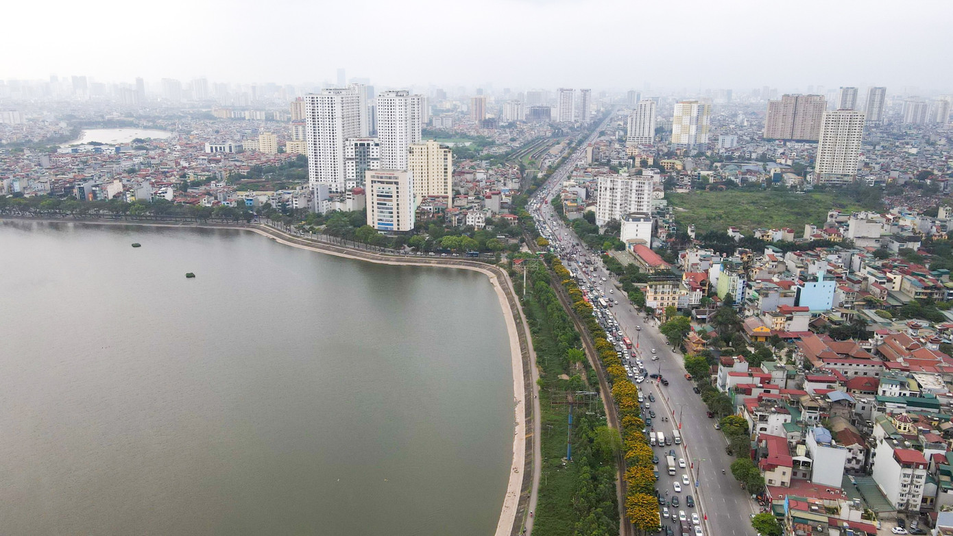 Hàng nghìn phương tiện tiếp tục nối đuôi nhau rời Thủ đô vào trước kỳ nghỉ lễ dẫn đến tình trạng tắc cứng kéo dài hàng cây số. Hàng nghìn phương tiện tiếp tục nối đuôi nhau rời Thủ đô vào trước kỳ nghỉ lễ dẫn đến tình trạng tắc cứng kéo dài hàng cây số.