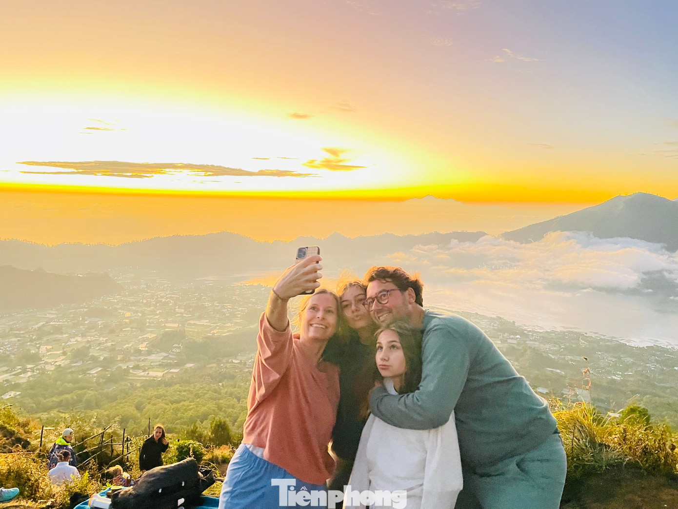 Cùng lưu giữ những khoảnh khắc tuyệt đẹp giữa khung cảnh thiên nhiên hùng vỹ.