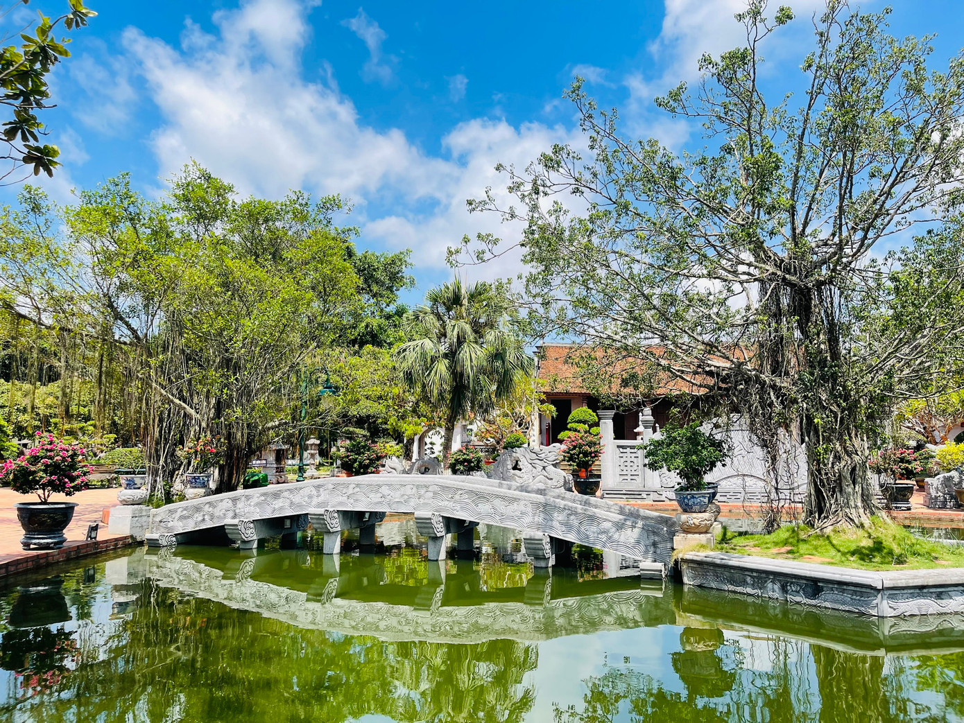 Khu di tích Trạng trình Nguyễn Bỉnh Khiêm được thiết kế với tổng cộng 9 hạng mục đặc sắc, là một địa điểm du lịch văn hóa tâm linh nổi tiếng của Hải Phòng. (Ảnh: Trọng Tài) Khu di tích Trạng trình Nguyễn Bỉnh Khiêm được thiết kế với tổng cộng 9 hạng mục đặc sắc, là một địa điểm du lịch văn hóa tâm linh nổi tiếng của Hải Phòng. (Ảnh: Trọng Tài)