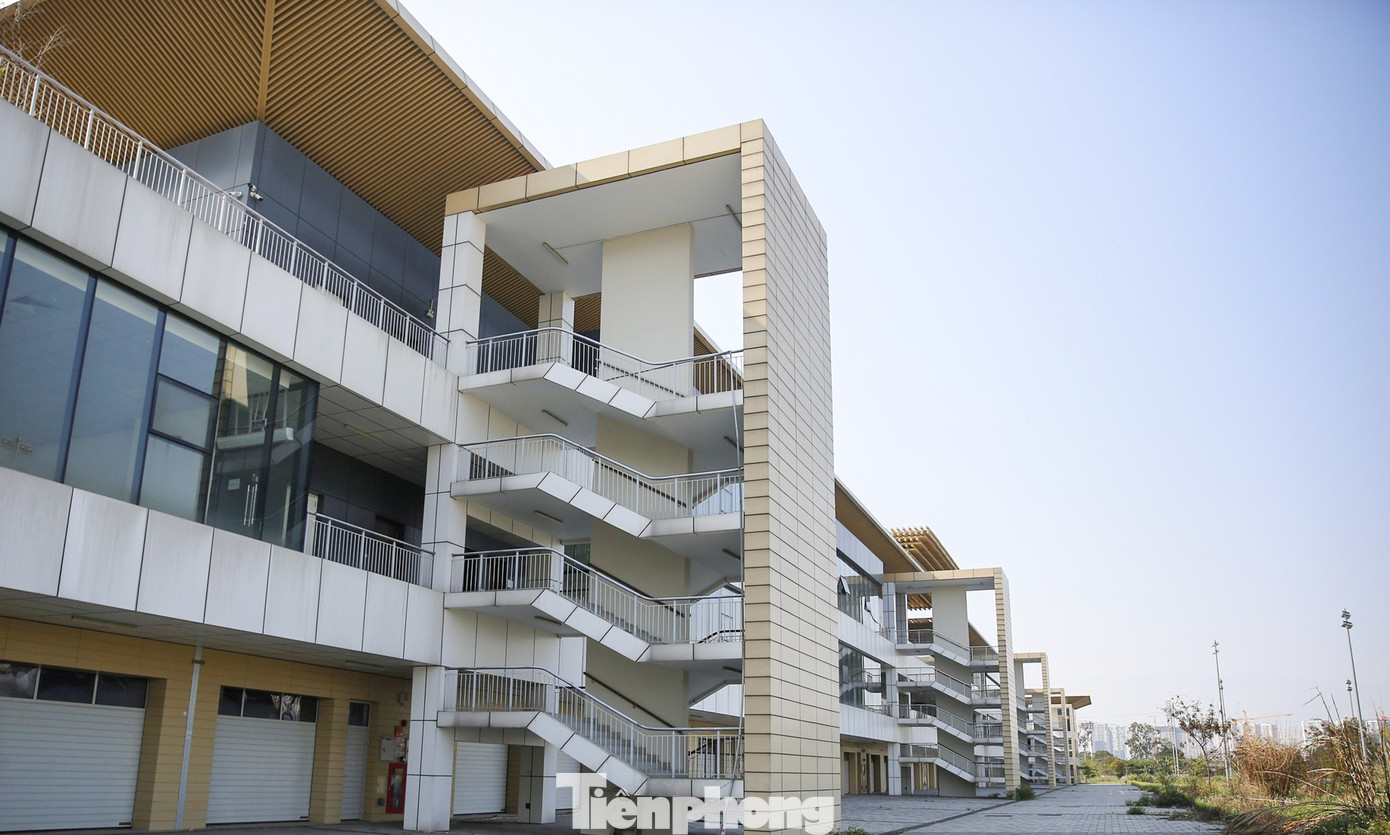 Từ năm 2021, Sở Văn hóa và Thể thao Hà Nội đã được UBND TP. Hà Nội giao tiếp nhận, quản lý, sử dụng cơ sở vật chất phục vụ giải đua xe ô tô công thức 1 (F1) từ Công ty TNHH Việt Nam Grand Prix. Cụ thể, ba lô đất do Công ty TNHH Việt Nam Grand Prix bàn giao, hoàn trả có tổng diện tích gần 300.000m2, gồm đất và tài sản trên đất.