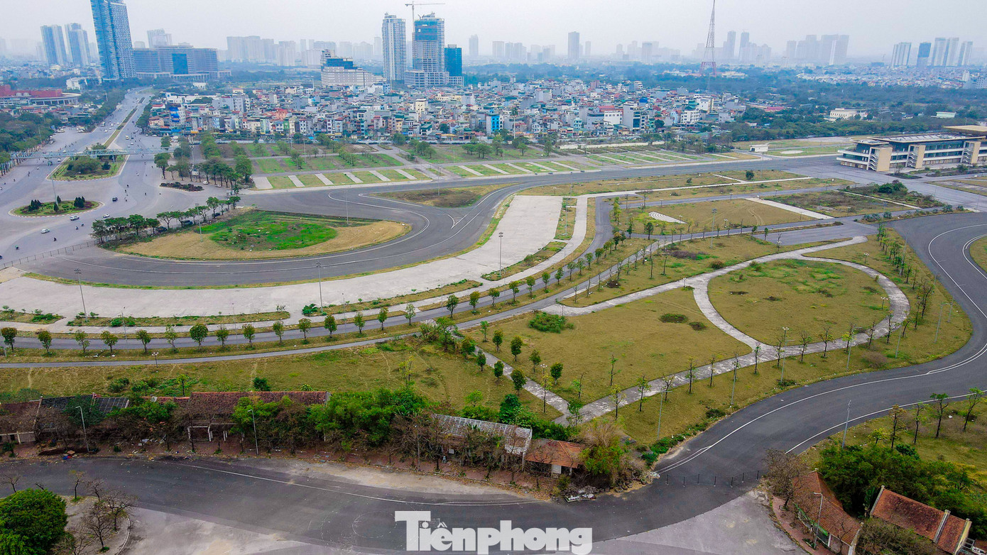 Vào ngày 15/2/2023, UBND TP Hà Nội đã làm việc với Sở Văn hóa và Thể thao Hà Nội và các đơn vị liên quan nhằm tìm giải pháp khai thác hiệu quả đường đua xe F1 sau một thời gian bị 'lãng quên'.