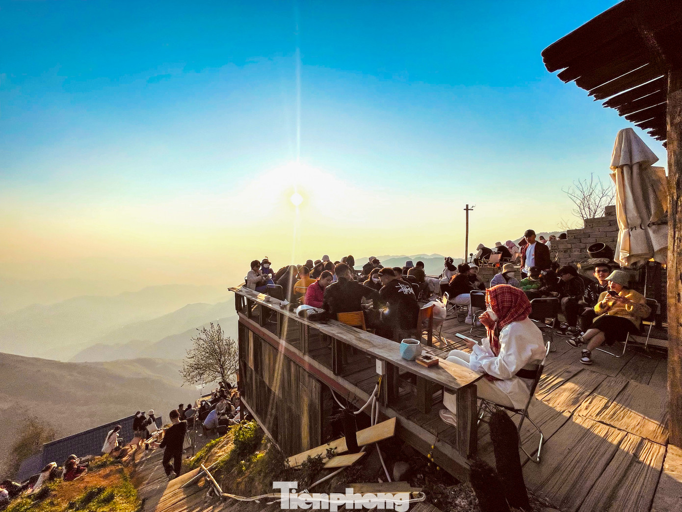 Bầu không khí mát lành, yên tĩnh tạo nên khung cảnh bình yên đến lạ nơi đây.