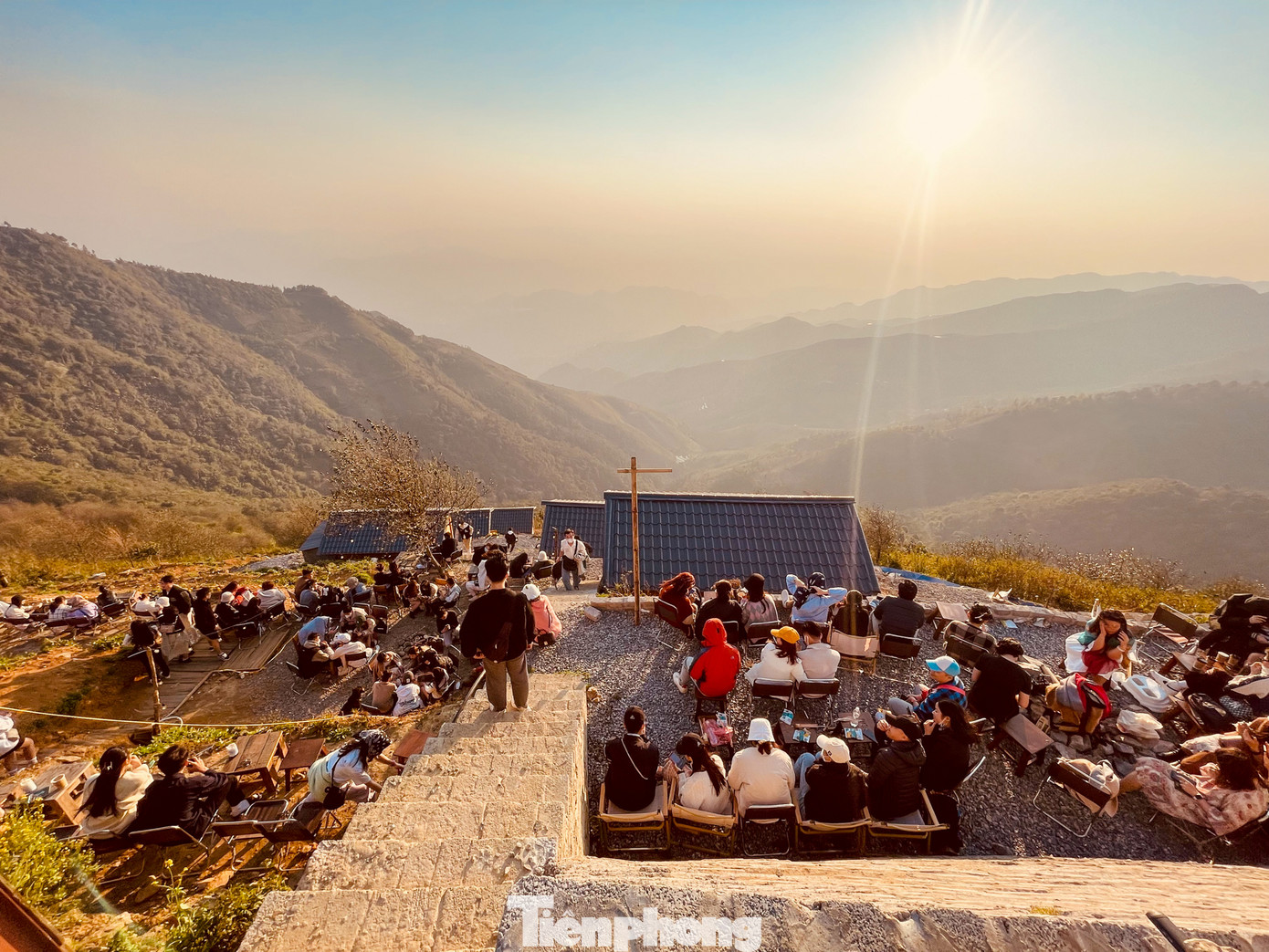 Thời điểm ngắm hoàng hôn đẹp nhất vào buổi chiều, tầm 4 đến 5 giờ.