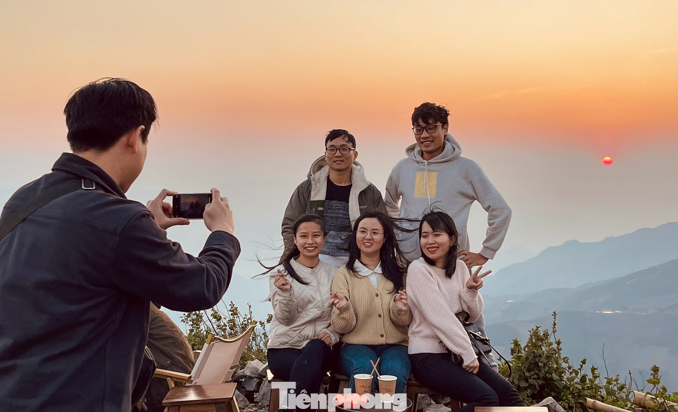 Cùng nhau lưu giữ những khoảnh khắc đẹp nhất lúc hoàng hôn.