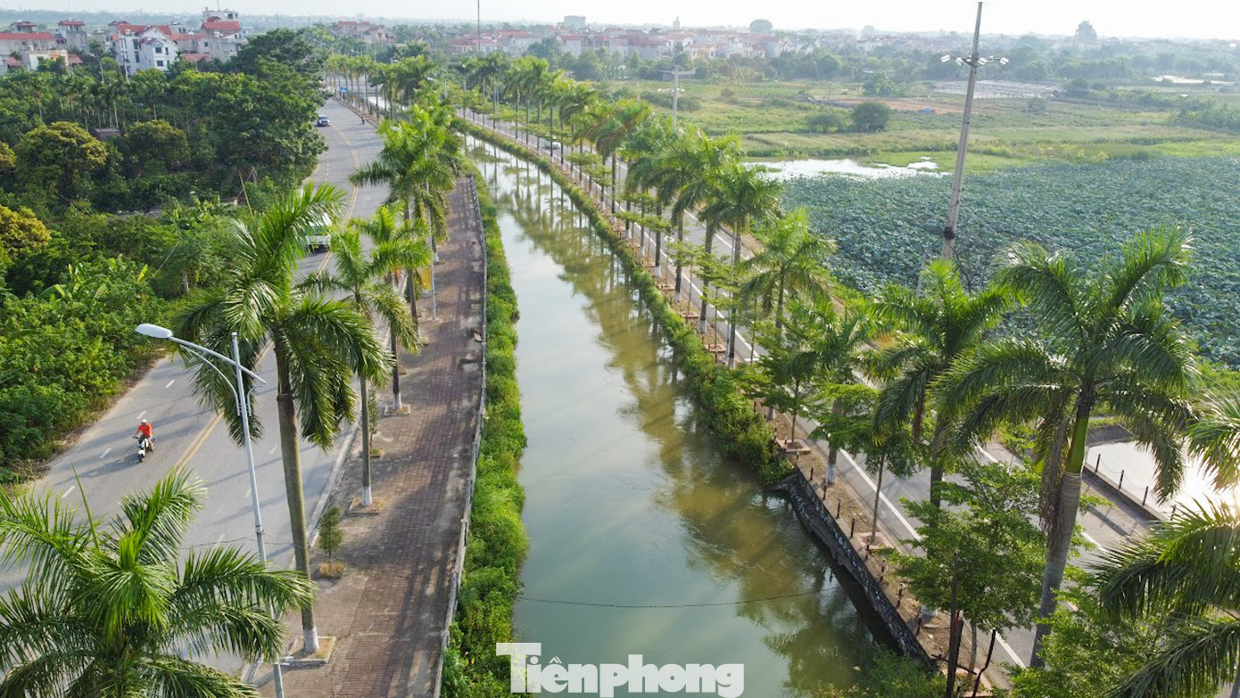 Hệ thống kênh mương Đan Hoài chạy qua 5 xã thuộc huyện Đan Phượng, Hà Nội với tổng chiều dài lên đến 5,8 km.