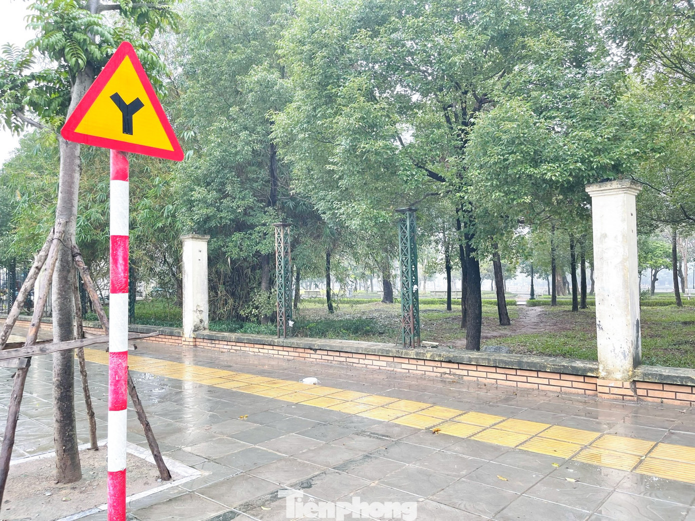 Việc các tường rào sắt được dỡ bỏ sẽ giúp người dân sẽ tiếp cận công viên dễ dàng hơn.