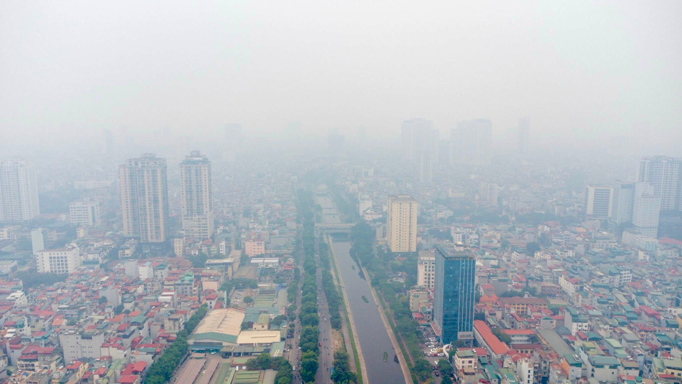 Tình trạng này duy trì suốt buổi sáng, đến 11 giờ chất lượng không khí được cải thiện nhưng vẫn phổ biến ở ngưỡng đỏ và ngưỡng cam (bắt đầu ảnh hưởng đến sức khỏe các đối tượng nhạy cảm như người già, trẻ em, người mắc bệnh hô hấp, tim mạch). Tình trạng này duy trì suốt buổi sáng, đến 11 giờ chất lượng không khí được cải thiện nhưng vẫn phổ biến ở ngưỡng đỏ và ngưỡng cam (bắt đầu ảnh hưởng đến sức khỏe các đối tượng nhạy cảm như người già, trẻ em, người mắc bệnh hô hấp, tim mạch).