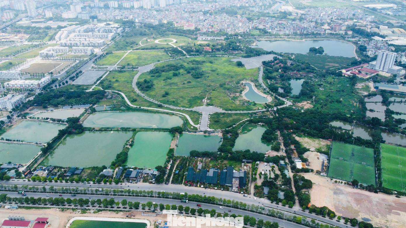 Như vậy sau 7 năm công bố quy hoạch, công viên Chu Văn An vẫn đang trong tình trạng dở dang, gây lãng phí.