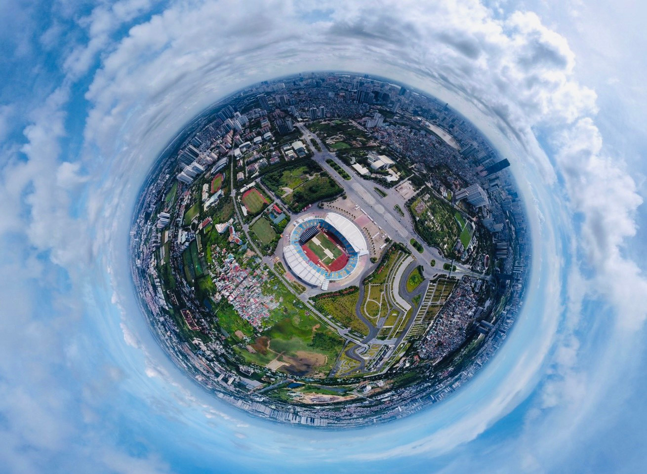 Nhóm nhạc BlackPink, Hàn Quốc sẽ tổ chức show biểu diễn tại SVĐ Mỹ Đình vào hai ngày 29 và 30/7. Đây là kế hoạch trong chương trình lưu diễn vòng quanh thế giới của "bốn bông hồng" xứ kim chi.