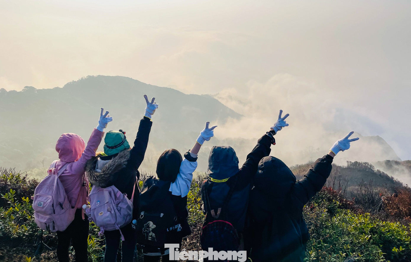 Đỉnh Lảo Thẩn đứng thứ 11 trong những đỉnh núi cao nhất Việt Nam.