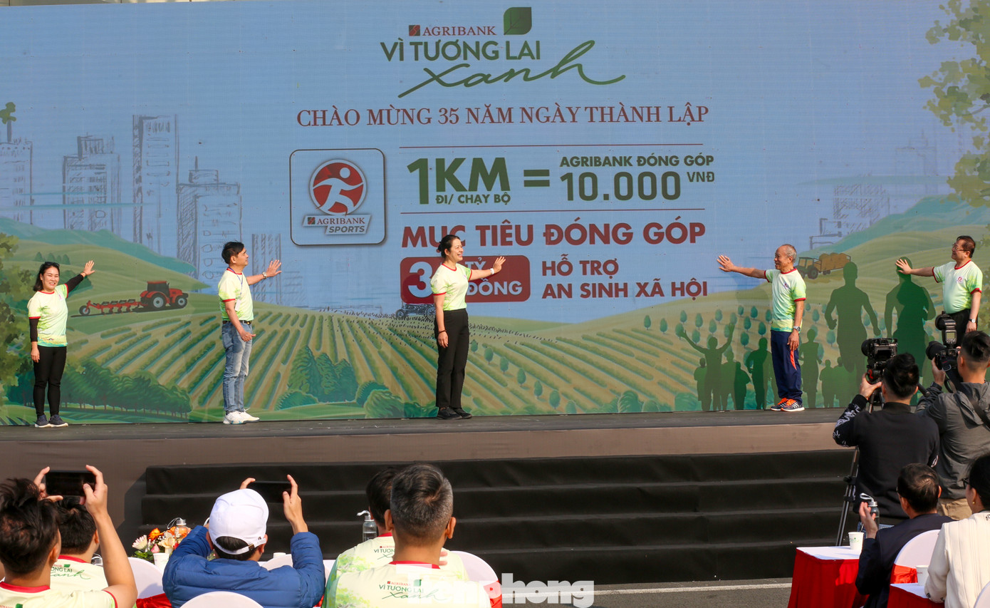 Với thông điệp xuyên suốt “Vì tương lai xanh” cùng ý tưởng lựa chọn 21 ngày là thời gian lý tưởng để hình thành một thói quen, giải chạy “Vì tương lai xanh” của Agribank được tổ chức dưới hình thức online, diễn ra từ 0h00’ ngày 5/03/2023 đến 0h01’ngày 26/3/2023.