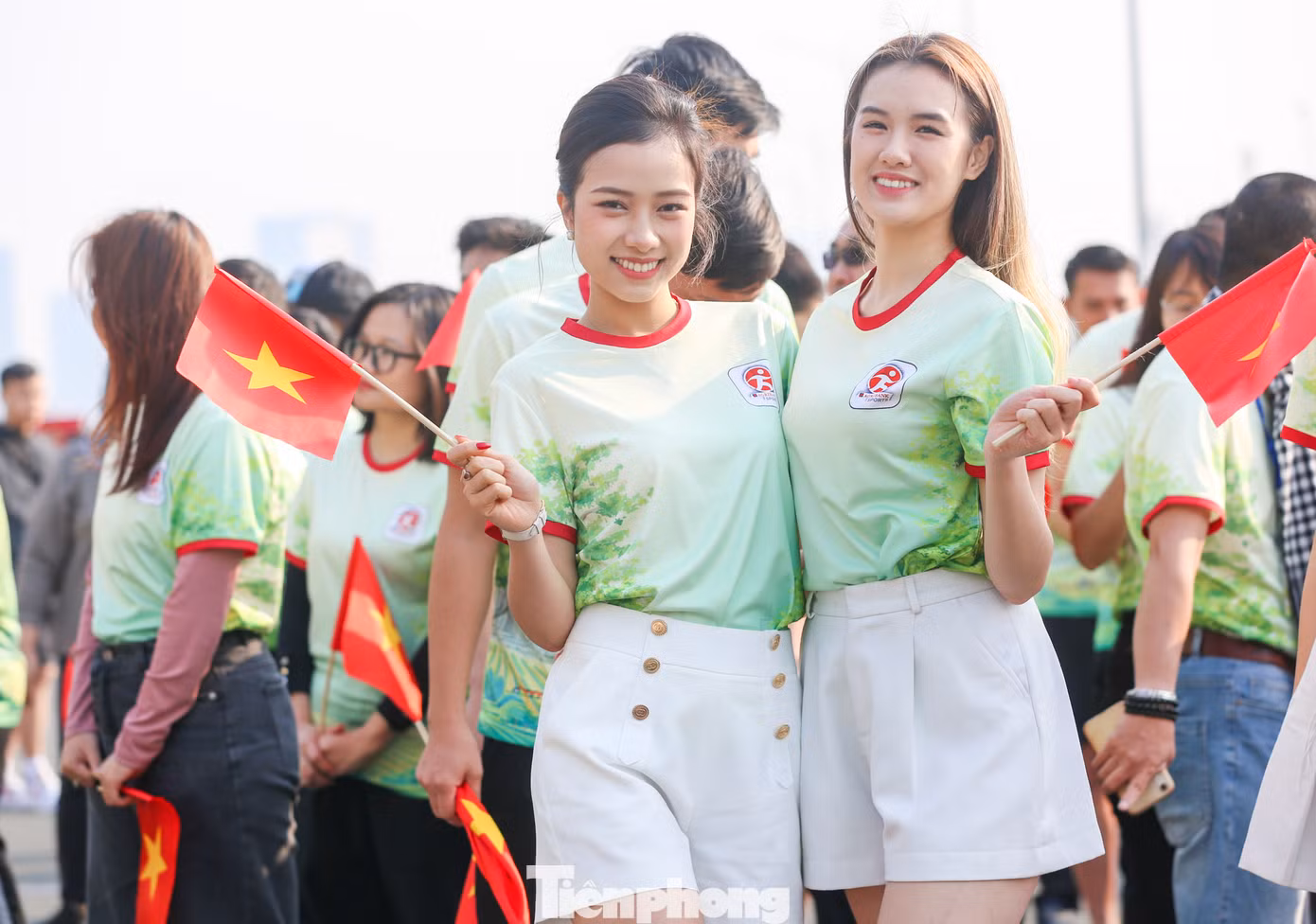 Nguyễn Ngọc Mai - Người đẹp Nhân ái Hoa hậu Việt Nam (HHVN) năm 2022, top 5 HHVN 2022 chia sẻ: "Chạy bộ là môn thể thao được rất nhiều người ưa chuộng và luyện tập vì những lợi ích tuyệt vời mà nó mang lại. Không chỉ giúp cho chúng ta có được một sức khỏe bền bỉ, một vóc dáng cân đối mà còn đẩy lùi một số chứng bệnh, có được tinh thần thoải mái và năng lượng tràn đầy trước khi bắt đầu một ngày mới".