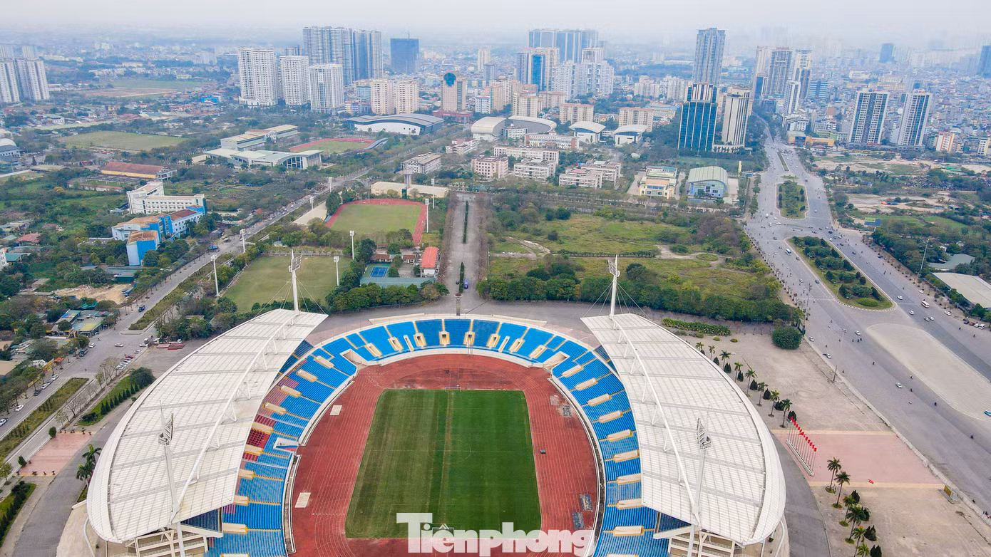 Đội U23 và đội tuyển Việt Nam đã có tân HLV trưởng là ông Philippe Troussier. Theo đó, HLV có biệt danh “Phù thủy trắng” này sẽ tập trung đội tuyển Việt Nam lần đầu từ ngày 20 đến 27/3.