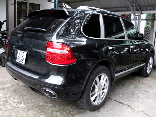 Chiếc xe ô tô Porsche trị giá nhiều tỉ đồng của đối tượng Nguyễn Văn Vinh