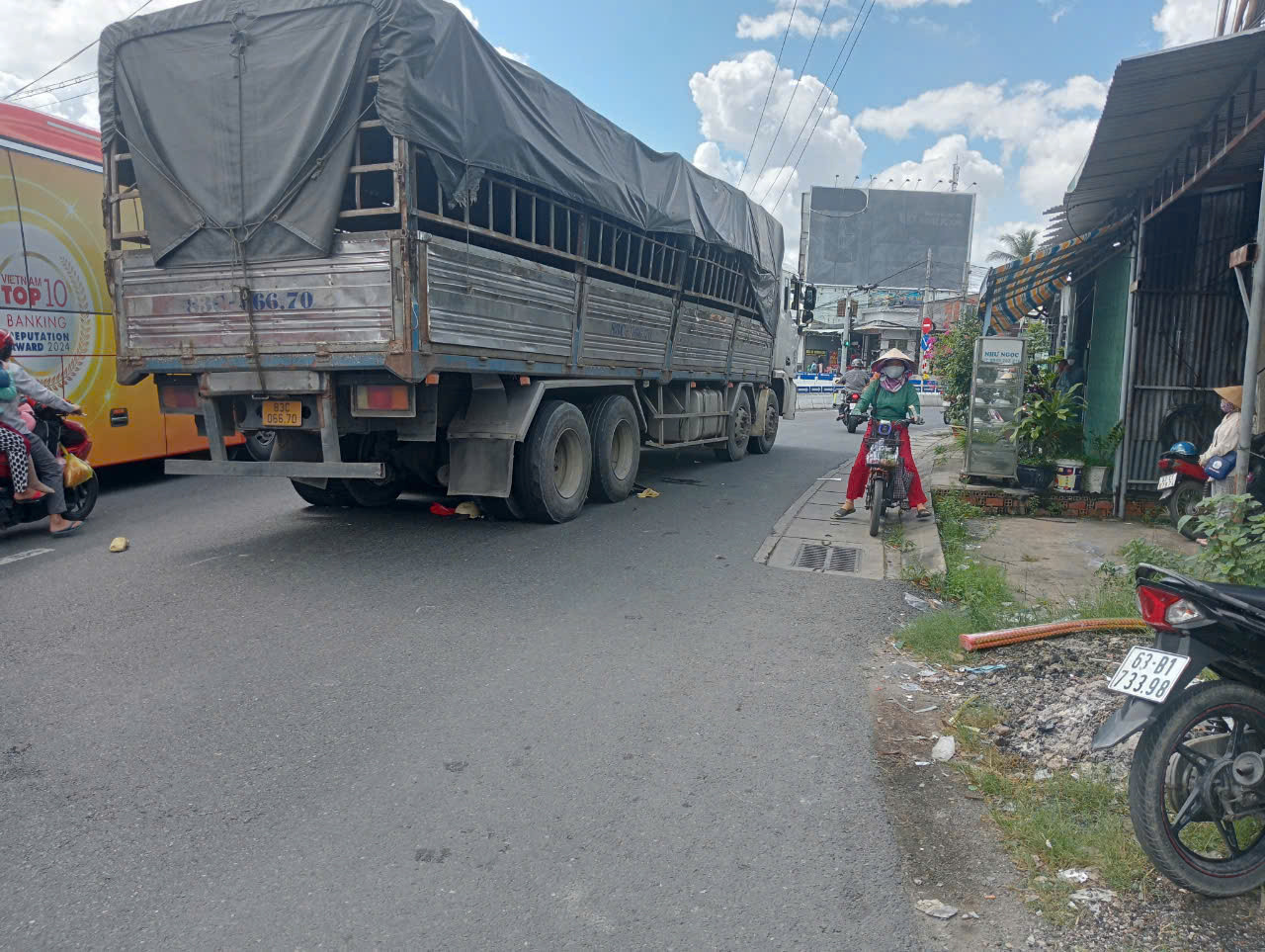 Hiện trường vụ tai nạn thương tâm- ảnh Tấn Minh