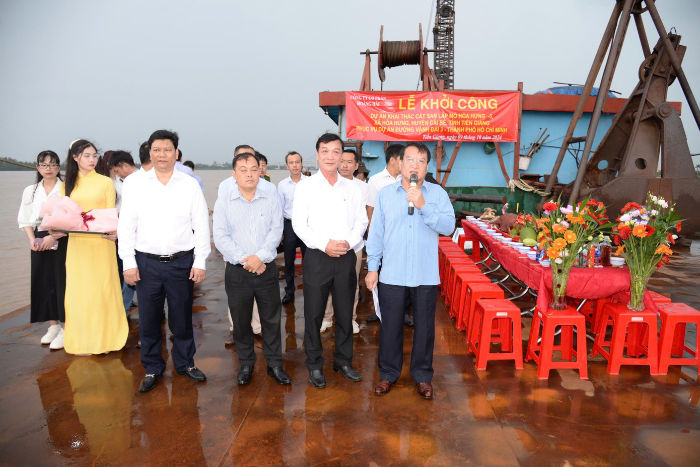 Sau 11 năm tỉnh Tiền Giang mới cấp phép khai thác cát trở lại để phục vụ dự án trọng điểm quốc gia- ảnh Tấn Minh