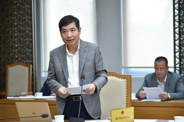 Thứ trưởng Bộ Tài chính Tạ Anh Tuấn báo cáo về công tác điều hành giá một số mặt hàng quan trọng, thiết yếu. Ảnh VGP/Quang Thương