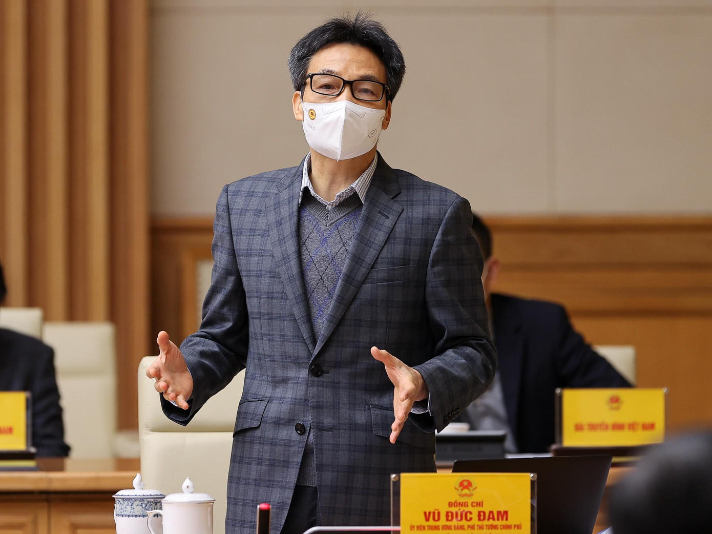 Phó Thủ tướng Vũ Đức Đam phát biểu tại cuộc họp. Ảnh Nhật Bắc