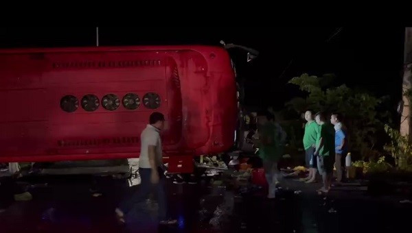 Vụ tai nạn khiến QL 1A ách tắc 1 chiều