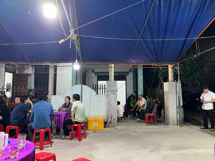 Gia đình tổ chức đám tang cho ông L. Gia đình tổ chức đám tang cho ông L.