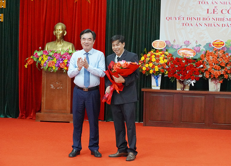 Lãnh đạo tỉnh Quảng Bình chúc mừng ông Võ Bá Lưu