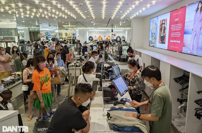 Nhóm ngành kinh doanh thương mại có nhu cầu tuyển dụng cao nhất (Ảnh minh họa: Phương Nhi).