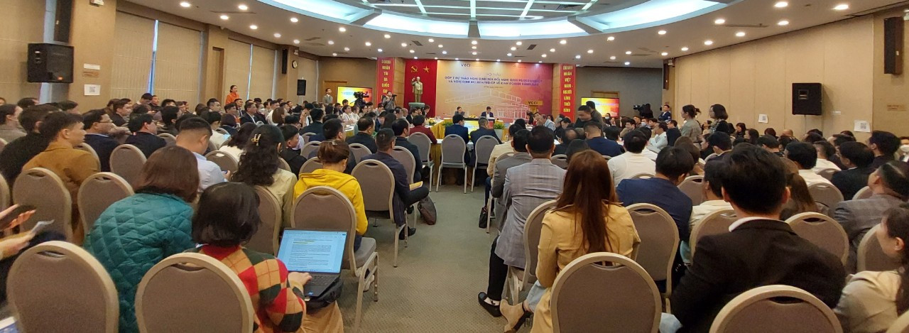 Hơn 300 doanh nghiệp tham gia Hội thảo “Góp ý Dự thảo Nghị định sửa đổi Nghị định 95 và 83 về kinh doanh xăng dầu”. Hơn 300 doanh nghiệp tham gia Hội thảo “Góp ý Dự thảo Nghị định sửa đổi Nghị định 95 và 83 về kinh doanh xăng dầu”.