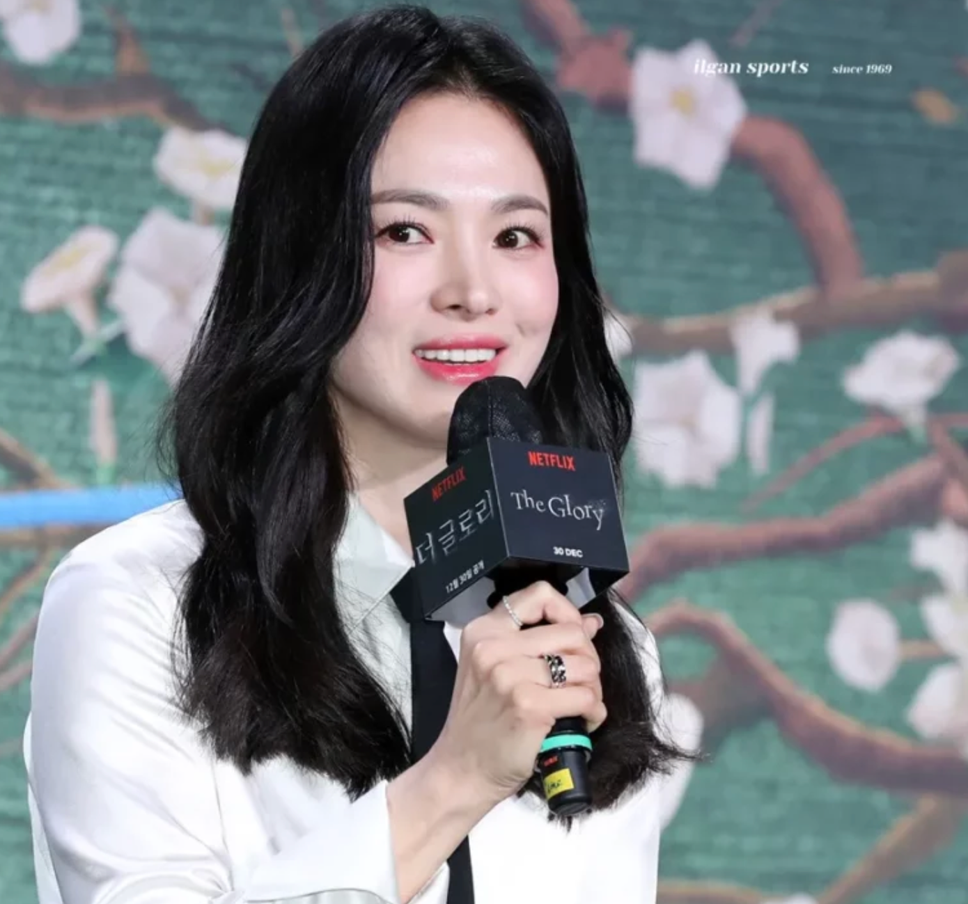 Thời gian gần đây, có vẻ Song Hye Kyo đã tiếp tục giảm cân. Thời gian gần đây, có vẻ Song Hye Kyo đã tiếp tục giảm cân.