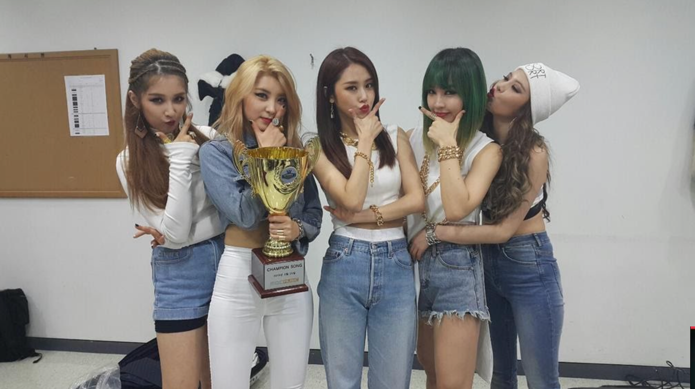 Một 4MINUTE đầy đủ bao gồm Jihyun, Sohyun, Gayoon, Jiyoon và HyunA quảng bá cho sản phẩm âm nhạc cuối cùng của nhóm - Crazy, vào năm 2015. Một 4MINUTE đầy đủ bao gồm Jihyun, Sohyun, Gayoon, Jiyoon và HyunA quảng bá cho sản phẩm âm nhạc cuối cùng của nhóm - Crazy, vào năm 2015.