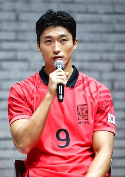 Cho Gue Sung chiếm 'spotlight' kỳ World Cup này khi "đã đá hay còn đẹp trai". Cho Gue Sung chiếm 'spotlight' kỳ World Cup này khi "đã đá hay còn đẹp trai".