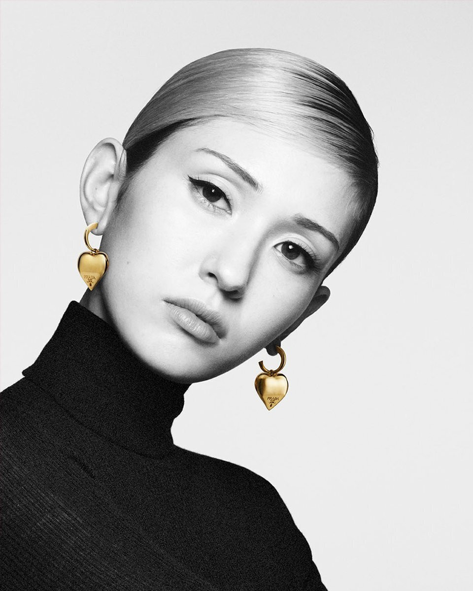 Danh sách quảng cáo cá nhân của Jennie năm 2022: Samsung, Prada, Corsx, Converse, Lacoste, Kiss Me, Petit Paris, L'Oreal Paris, Alba Heavan, Condition Stick, quảng cáo và quay MV cho sự kiện EXPO 2030 BUSAN.