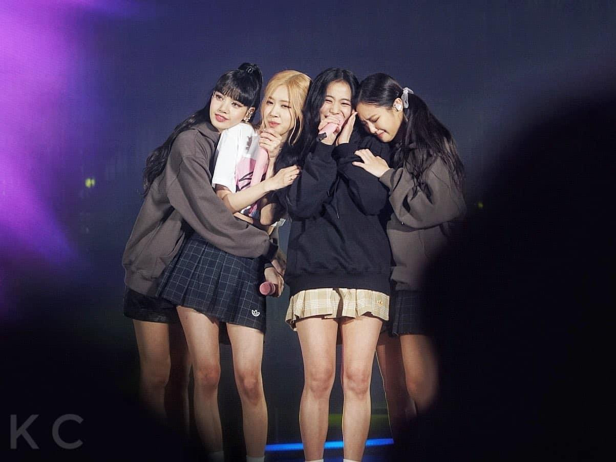 Cả 4 thành viên BLACKPINK đều gửi tặng fan hâm mộ những sân khấu solo "cực cháy".