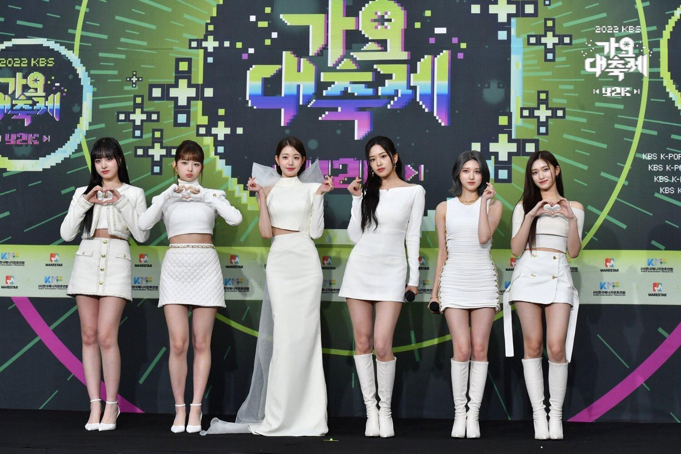 IVE trên thảm đỏ KBS Song Festival 2022. IVE trên thảm đỏ KBS Song Festival 2022.