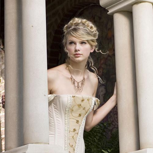 "Thánh ca cầu hôn" Love Story là một trong những tác phẩm giúp Taylor Swift trở thành ca sĩ hàng đầu thế giới, định vị chỗ đứng của cô khi chỉ mới 19 tuổi.