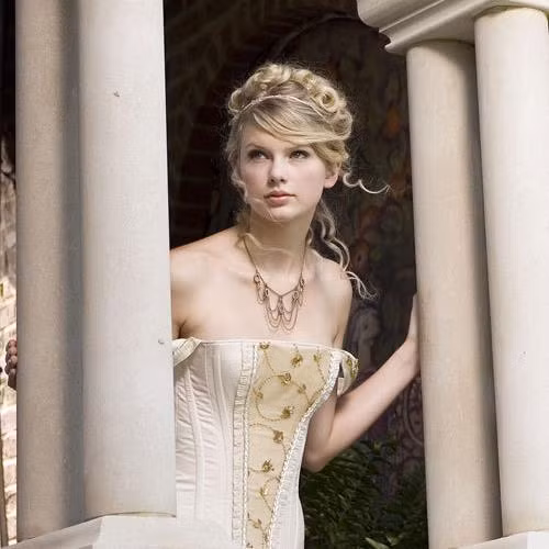 "Thánh ca cầu hôn" Love Story là một trong những tác phẩm giúp Taylor Swift trở thành ca sĩ hàng đầu thế giới, định vị chỗ đứng của cô khi chỉ mới 19 tuổi. "Thánh ca cầu hôn" Love Story là một trong những tác phẩm giúp Taylor Swift trở thành ca sĩ hàng đầu thế giới, định vị chỗ đứng của cô khi chỉ mới 19 tuổi.
