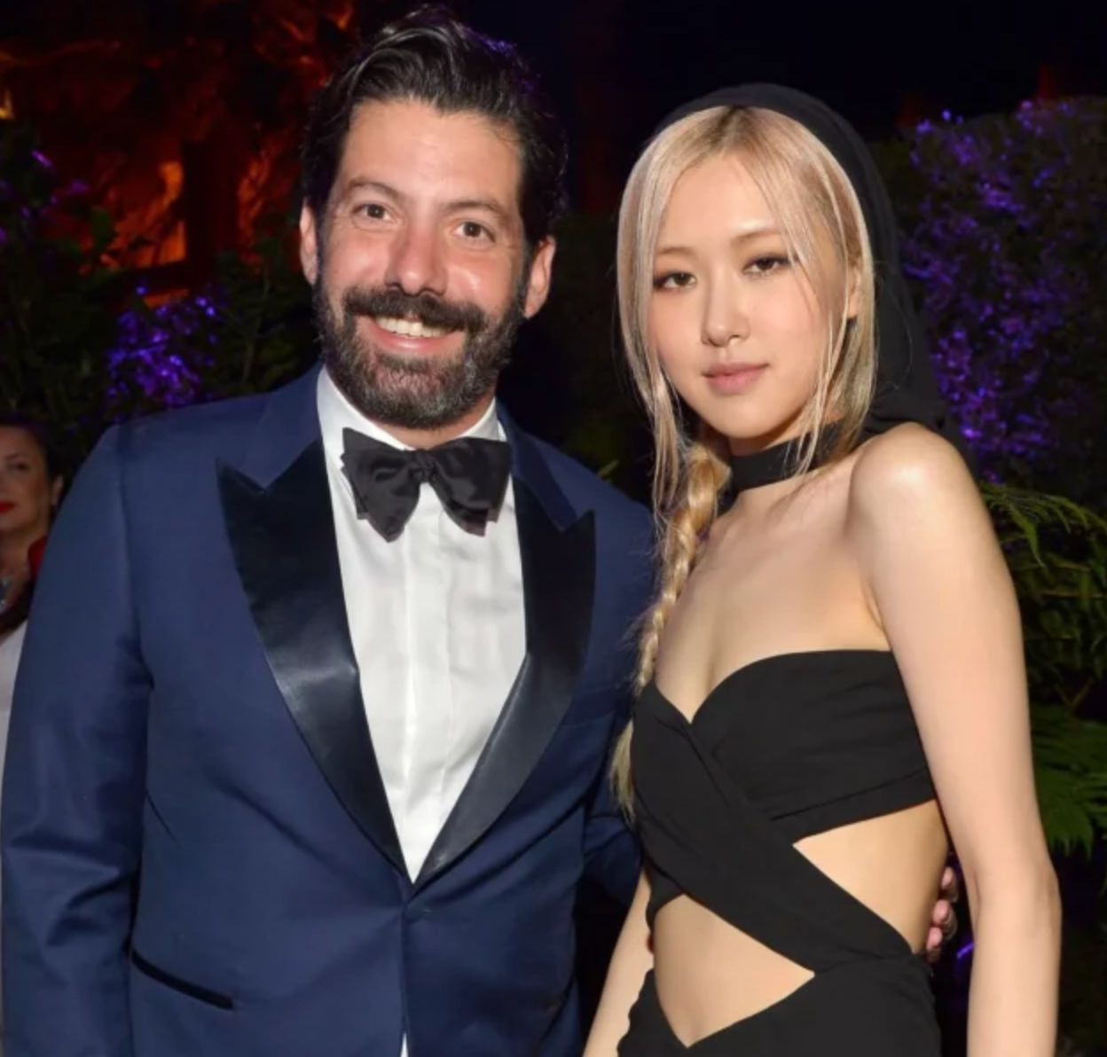 Rosé có tin đồn hẹn hò với CEO của Sportify, Jeremy Erlich. Rosé có tin đồn hẹn hò với CEO của Sportify, Jeremy Erlich.