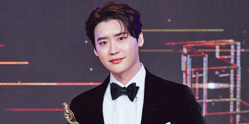 Và giờ thì người ta đã biết, "người Lee Jong Suk thích rất nhiều" chính là IU. Và giờ thì người ta đã biết, "người Lee Jong Suk thích rất nhiều" chính là IU.