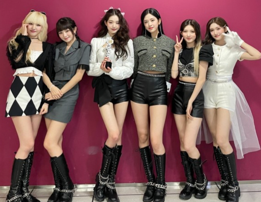 Trang phục biểu diễn của IVE khi mới ra mắt được đánh giá cao.