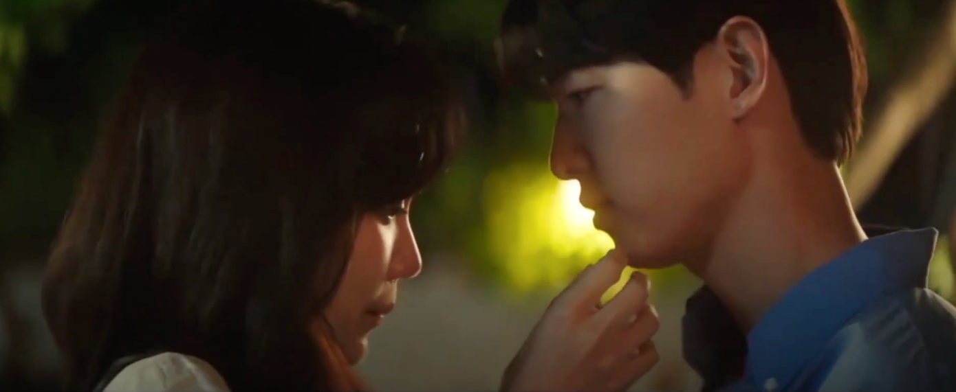 Nụ hôn giữa hai nhân vật chính càng làm khán giả thêm "chán ghét" tuyến tình cảm này trong Reborn Rich.