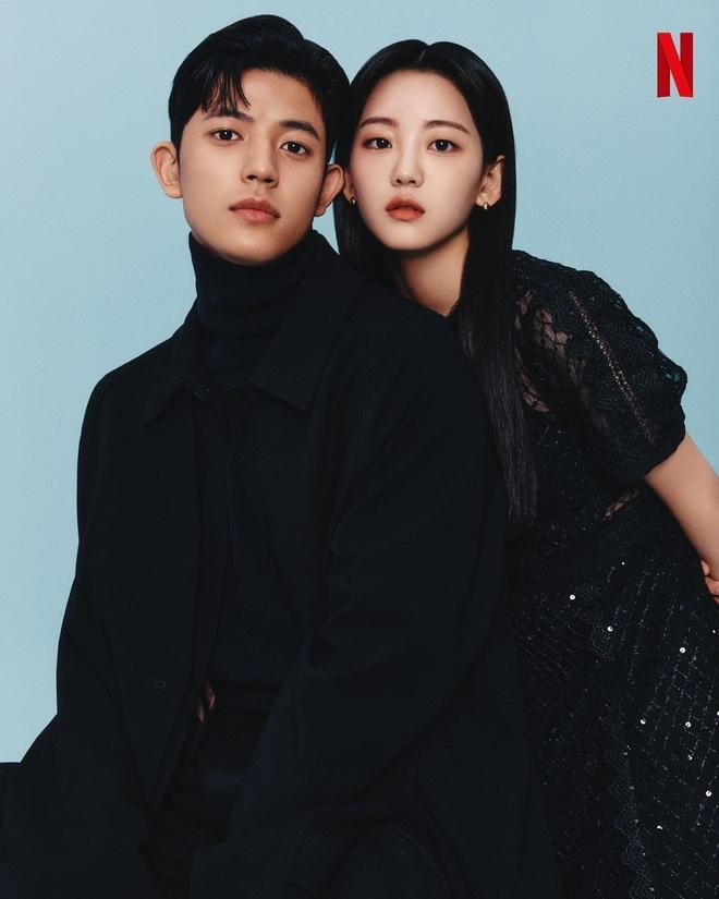 Cặp đôi thứ chính Park Solomon và Cho Yi Hyun "gây bão", thậm chí nhờ tuyến tình cảm này mà họ trở nên nổi tiếng hơn với công chúng.