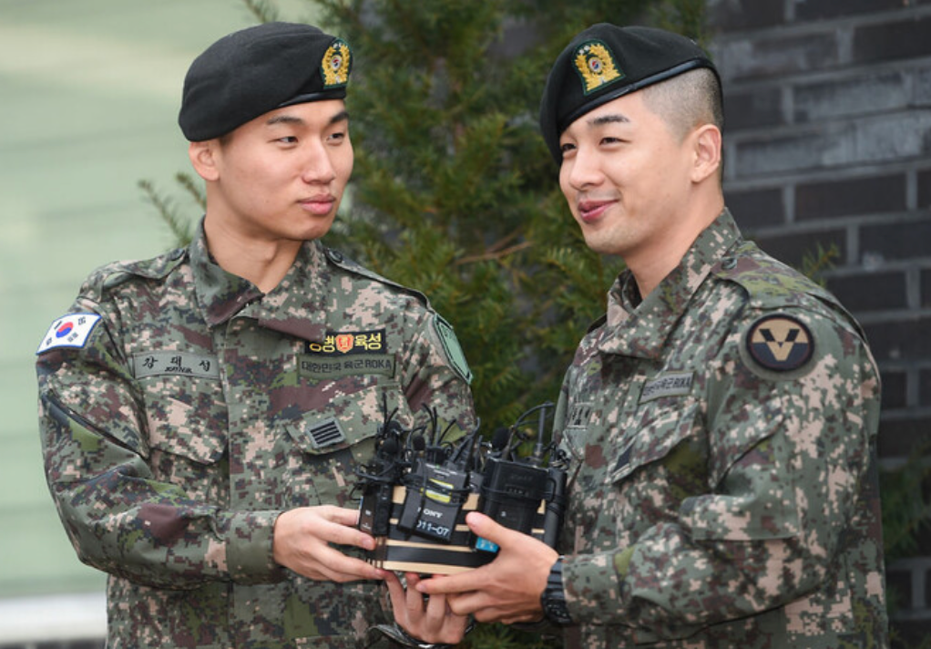 Vào 26/12, Daesung và Taeyang đồng loạt thông báo rời YG nhưng vẫn sẽ mãi là thành viên của BIGBANG. Vào 26/12, Daesung và Taeyang đồng loạt thông báo rời YG nhưng vẫn sẽ mãi là thành viên của BIGBANG.