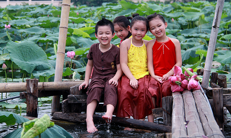 Đức Anh và Minh Châu thật duyên dáng Gia Hân và Tranh Linh tung tăng đi qua cầu Đức Anh và chị gái Trang Linh Ngọc Ánh và em trai cùng tạo dáng Thanh Sơn đáng yêu không nào? Đức Anh có gương mặt và nụ cười thật sáng Minh Châu duyên dáng và đáng yêu Gia Hân rất tự tin và duyên dáng Khoảnh khắc hồn nhiên Đức Anh và Minh Châu thật duyên dáng Gia Hân và Tranh Linh tung tăng đi qua cầu Đức Anh và chị gái Trang Linh Ngọc Ánh và em trai cùng tạo dáng Thanh Sơn đáng yêu không nào? Đức Anh có gương mặt và nụ cười thật sáng Minh Châu duyên dáng và đáng yêu Gia Hân rất tự tin và duyên dáng Khoảnh khắc hồn nhiên