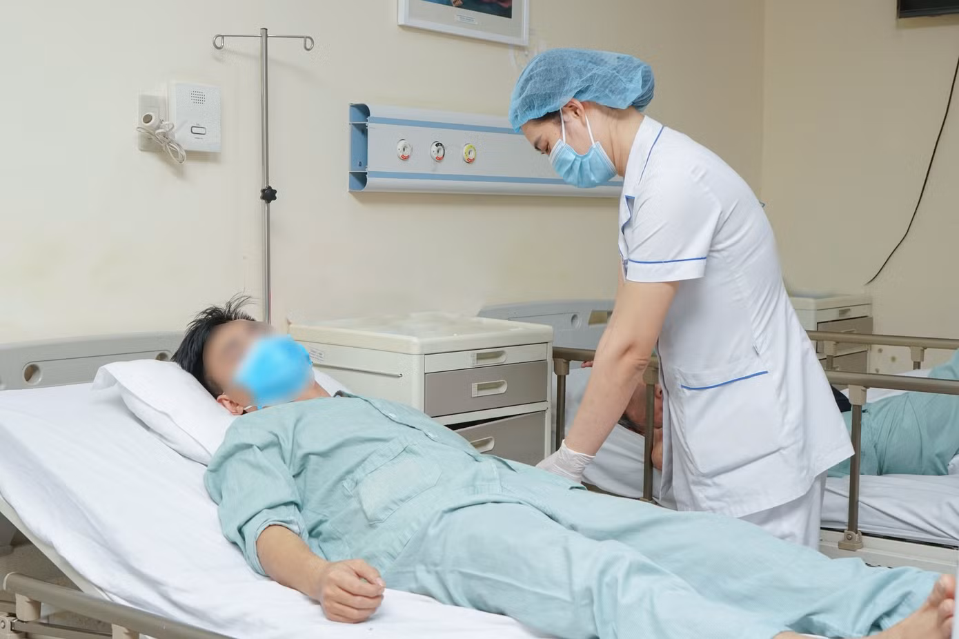 Bệnh nhân có 4 quả thận hồi phục sức khỏe tốt sau khi điều trị. Ảnh: Bệnh viện cung cấp
