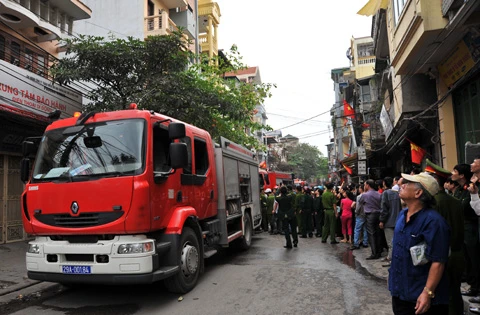 Tại hiện trường, lực lượng cảnh sát PPCCC huy động năm xe chuyên dụng để dập tắt đám cháy. Tới 12h cùng ngày đám cháy cơ bản được khống chế. Nguyên nhân ban đầu được xác định do nến từ phòng thờ bốc hỏa