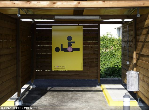 9 chiếc "hộp tình dục" được làm với giá 1,5 triệu bảng Anh. 9 chiếc