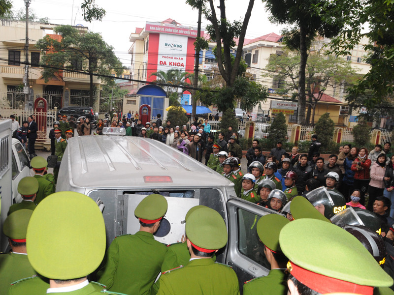 Xe chở Luyện được bảo vệ an toàn tuyệt đối