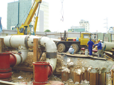 Tuyến ống tạm D1200mm hoàn tất cơ bản việc thi công lắp đặt, sẵn sàng tiếp nhận nước từ đường ống D2000mm 